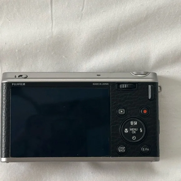 Fujifilm Silver and Black Compact Digital Camera - Picture 3 of 10